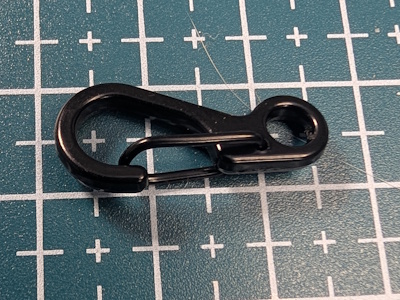 Small carabiner-style clip